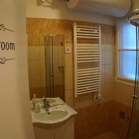 Nexus Wifi & Ac For Up To 22 Apartment Budapest